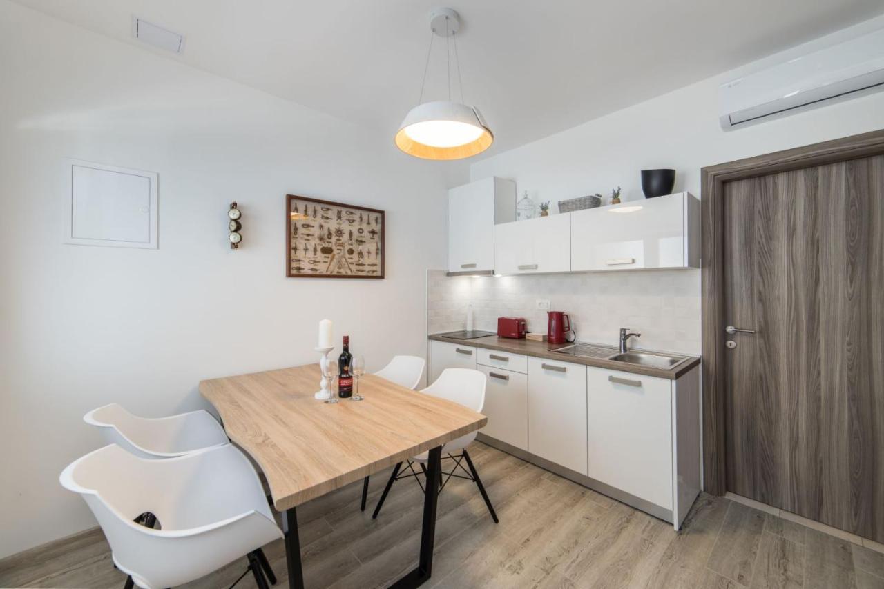 Villa Jadranka Apartments Tucepi Ngoại thất bức ảnh
